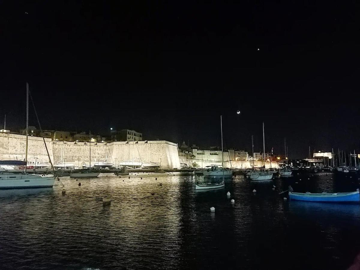 Modern Apt Kalkara Seafront! Exterior photo